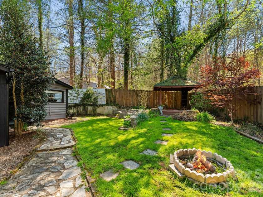 19 Timbers Edge Lane, Fairview, NC 28730.  MLS# CAR4367798, YatesRealty ID 38346. 