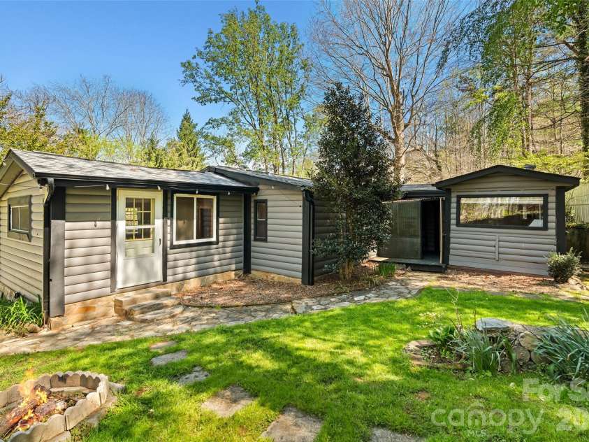 19 Timbers Edge Lane, Fairview, NC 28730.  MLS# CAR4367798, YatesRealty ID 38346. 