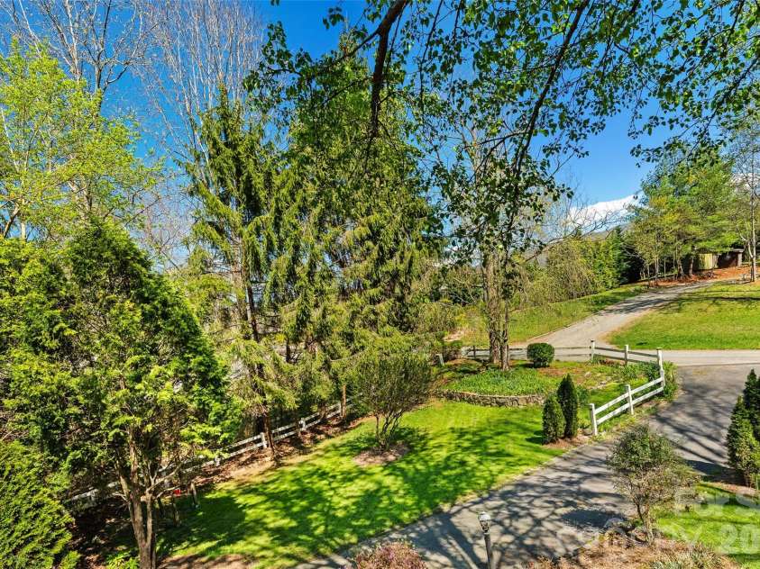 19 Timbers Edge Lane, Fairview, NC 28730.  MLS# CAR4367798, YatesRealty ID 38346. 