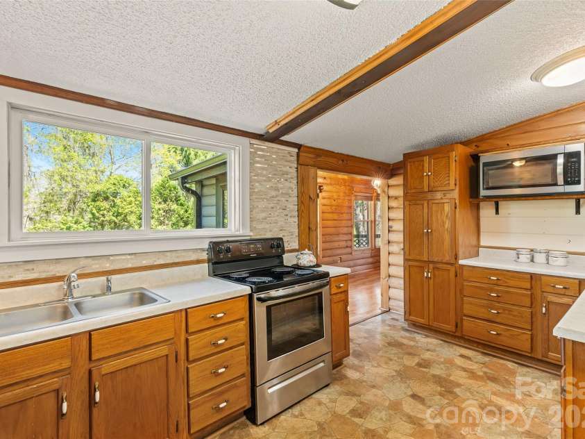 19 Timbers Edge Lane, Fairview, NC 28730.  MLS# CAR4367798, YatesRealty ID 38346. 