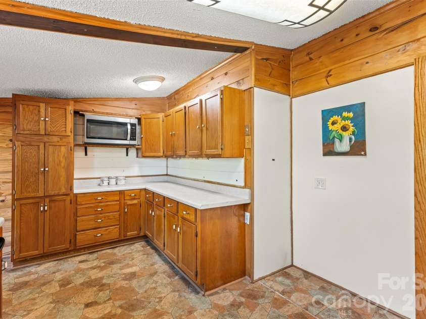 19 Timbers Edge Lane, Fairview, NC 28730.  MLS# CAR4367798, YatesRealty ID 38346. 