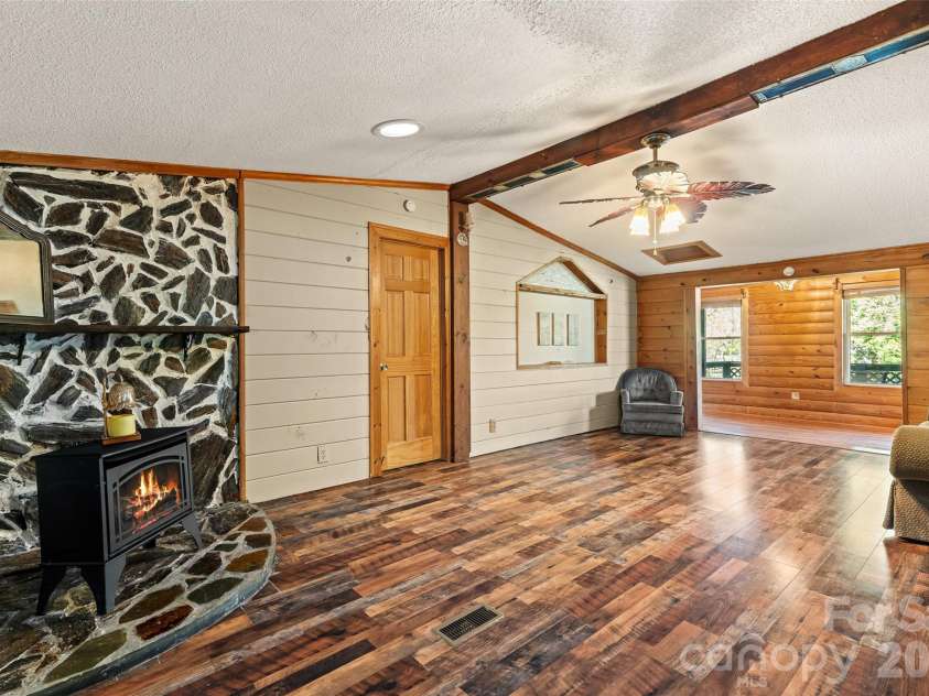 19 Timbers Edge Lane, Fairview, NC 28730.  MLS# CAR4367798, YatesRealty ID 38346. 