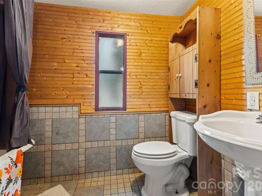 19 Timbers Edge Lane, Fairview, NC 28730.  MLS# CAR4367798, YatesRealty ID 38346. 