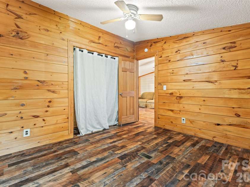 19 Timbers Edge Lane, Fairview, NC 28730.  MLS# CAR4367798, YatesRealty ID 38346. 
