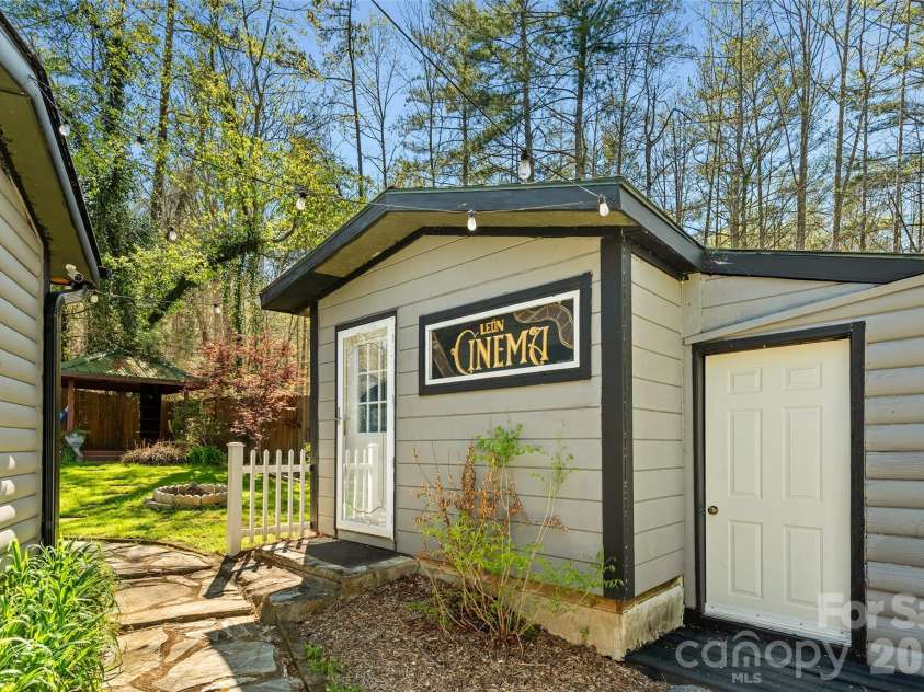 19 Timbers Edge Lane, Fairview, NC 28730.  MLS# CAR4367798, YatesRealty ID 38346. 