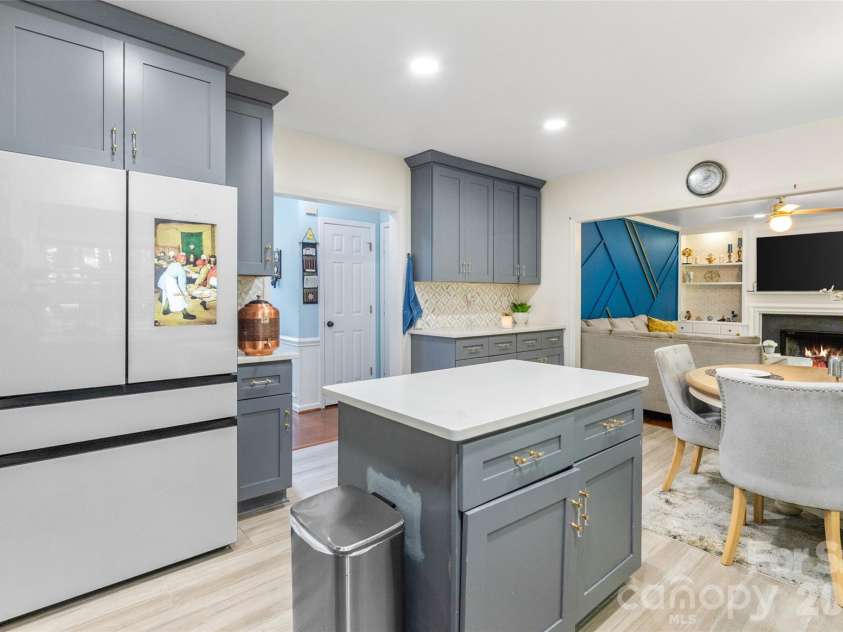 4131 Beauvista Drive, Charlotte, NC 28269.  MLS# CAR4399585, YatesRealty ID 38347. 
