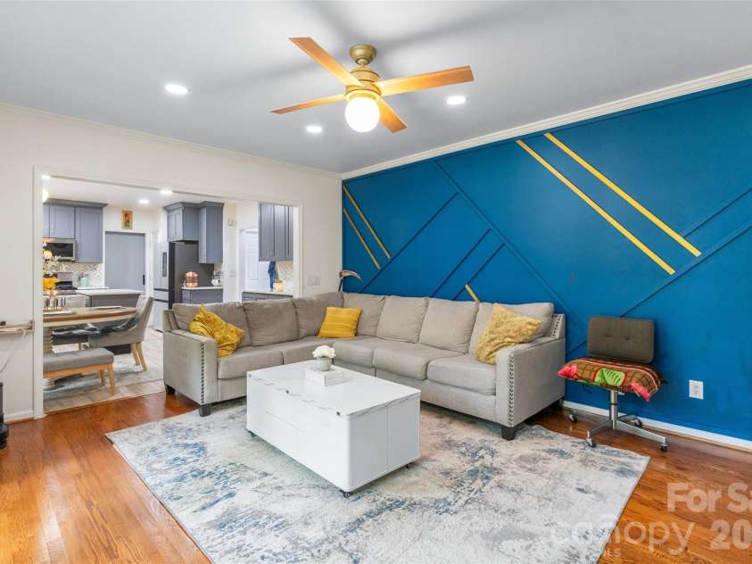 4131 Beauvista Drive, Charlotte, NC 28269.  MLS# CAR4399585, YatesRealty ID 38347. 