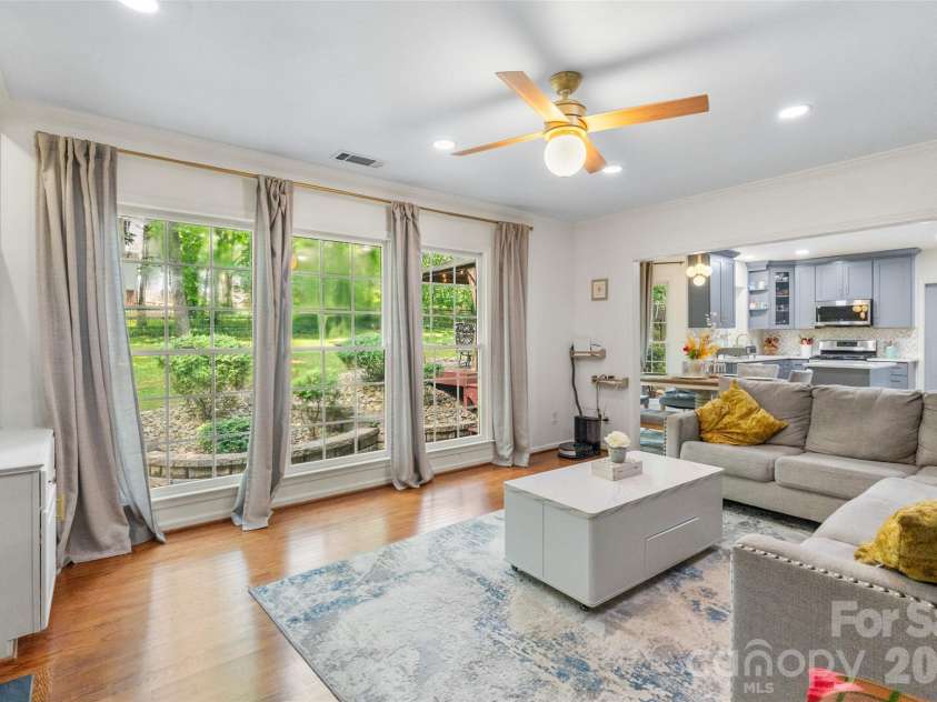 4131 Beauvista Drive, Charlotte, NC 28269.  MLS# CAR4399585, YatesRealty ID 38347. 