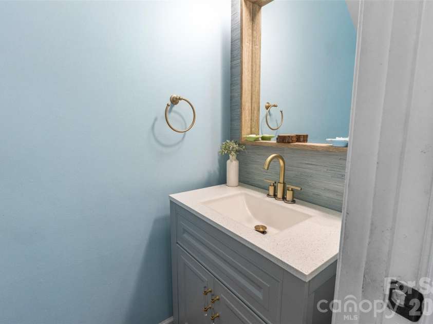 4131 Beauvista Drive, Charlotte, NC 28269.  MLS# CAR4399585, YatesRealty ID 38347. 
