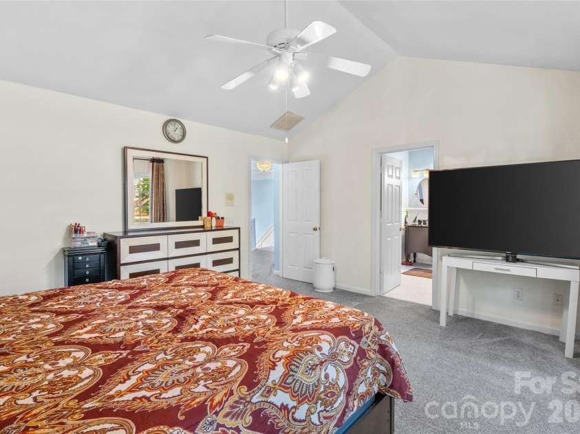 4131 Beauvista Drive, Charlotte, NC 28269.  MLS# CAR4399585, YatesRealty ID 38347. 