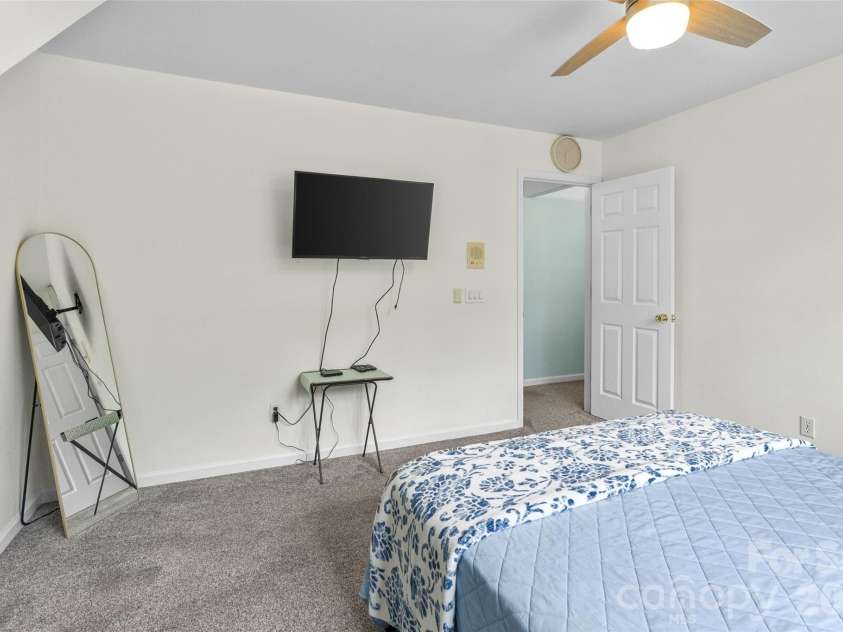 4131 Beauvista Drive, Charlotte, NC 28269.  MLS# CAR4399585, YatesRealty ID 38347. 