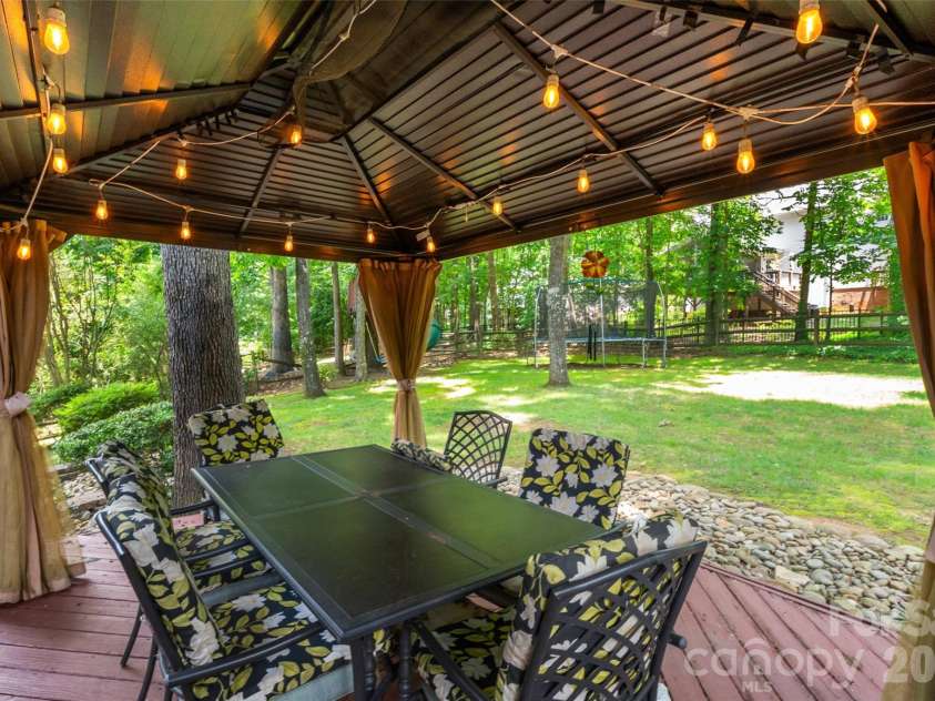 4131 Beauvista Drive, Charlotte, NC 28269.  MLS# CAR4399585, YatesRealty ID 38347. 