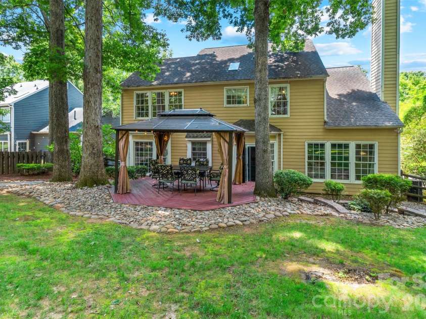 4131 Beauvista Drive, Charlotte, NC 28269.  MLS# CAR4399585, YatesRealty ID 38347. 