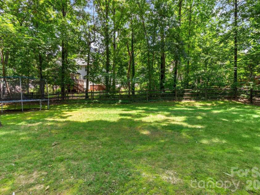 4131 Beauvista Drive, Charlotte, NC 28269.  MLS# CAR4399585, YatesRealty ID 38347. 