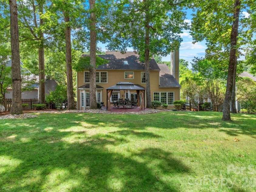 4131 Beauvista Drive, Charlotte, NC 28269.  MLS# CAR4399585, YatesRealty ID 38347. 