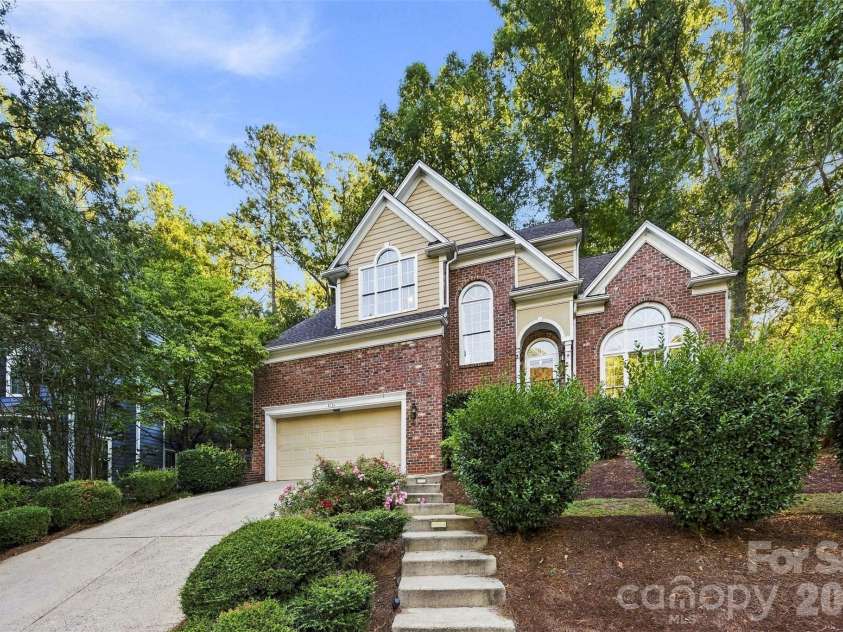 4131 Beauvista Drive, Charlotte, NC 28269.  MLS# CAR4427192, YatesRealty ID 38347. 