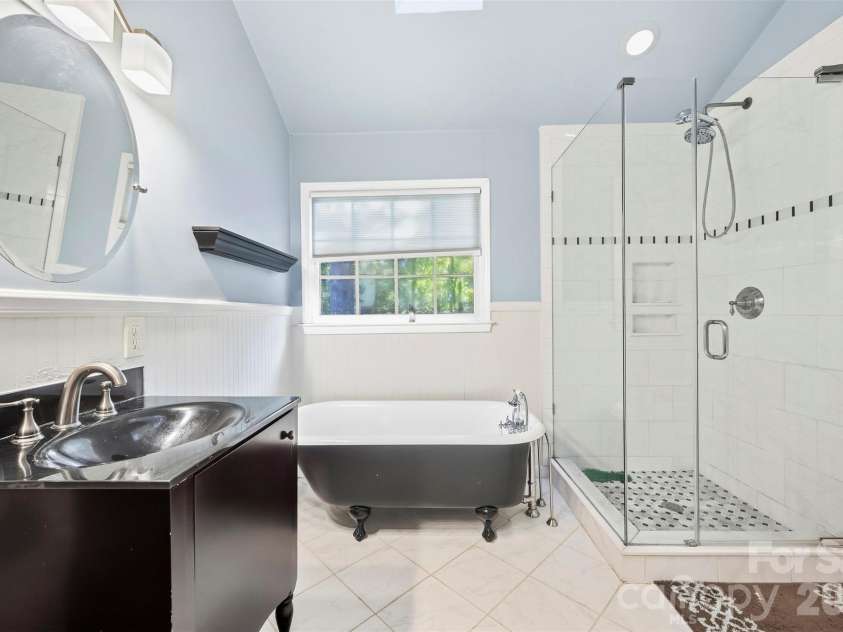 4131 Beauvista Drive, Charlotte, NC 28269.  MLS# CAR4427192, YatesRealty ID 38347. 