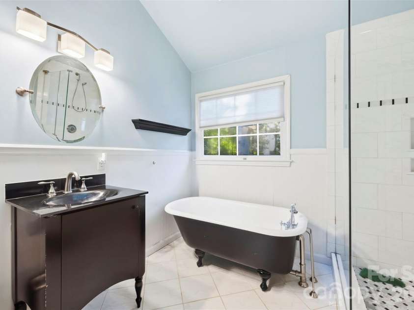 4131 Beauvista Drive, Charlotte, NC 28269.  MLS# CAR4427192, YatesRealty ID 38347. 