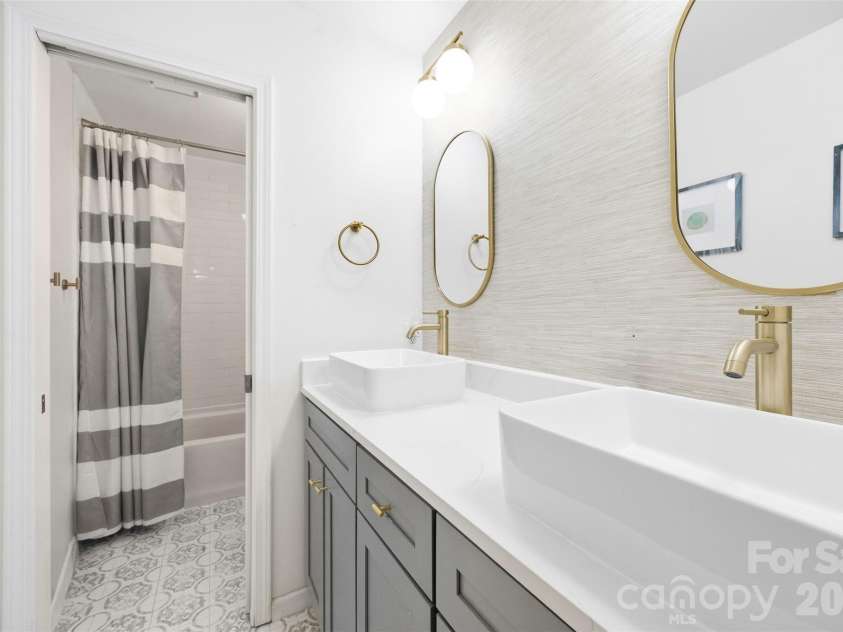 4131 Beauvista Drive, Charlotte, NC 28269.  MLS# CAR4427192, YatesRealty ID 38347. 