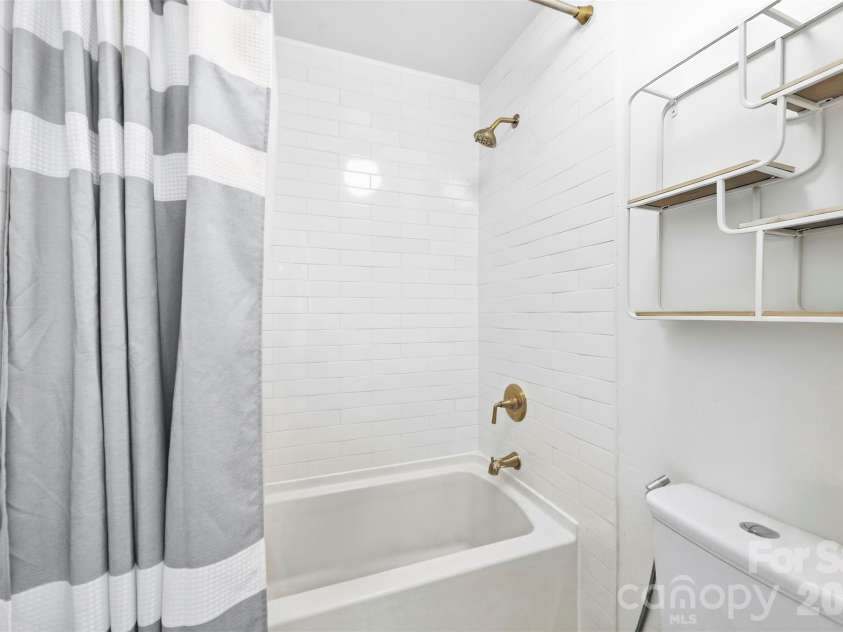 4131 Beauvista Drive, Charlotte, NC 28269.  MLS# CAR4427192, YatesRealty ID 38347. 