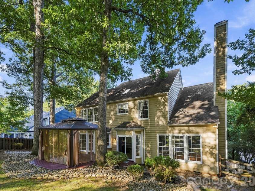 4131 Beauvista Drive, Charlotte, NC 28269.  MLS# CAR4427192, YatesRealty ID 38347. 