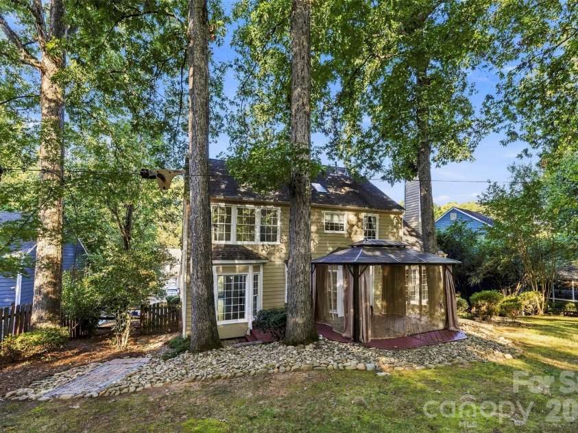4131 Beauvista Drive, Charlotte, NC 28269.  MLS# CAR4427192, YatesRealty ID 38347. 