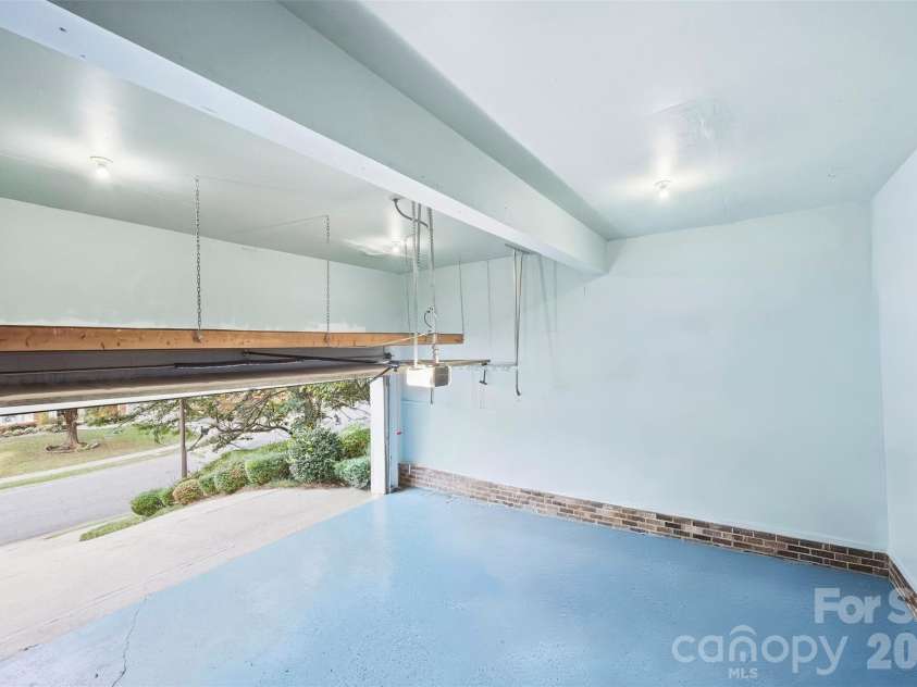4131 Beauvista Drive, Charlotte, NC 28269.  MLS# CAR4427192, YatesRealty ID 38347. 