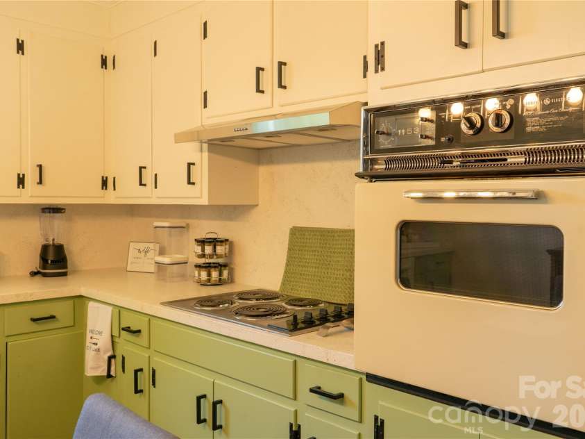 4852 Midway Sand Road, Hickory, NC 28601.  MLS# CAR4405088, YatesRealty ID 38348. 