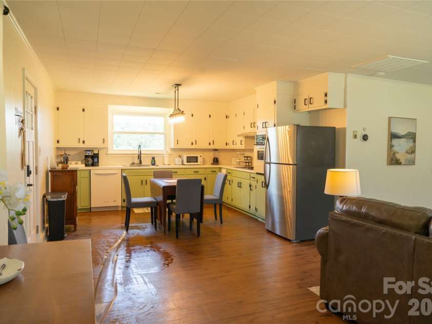 4852 Midway Sand Road, Hickory, NC 28601.  MLS# CAR4405088, YatesRealty ID 38348. 