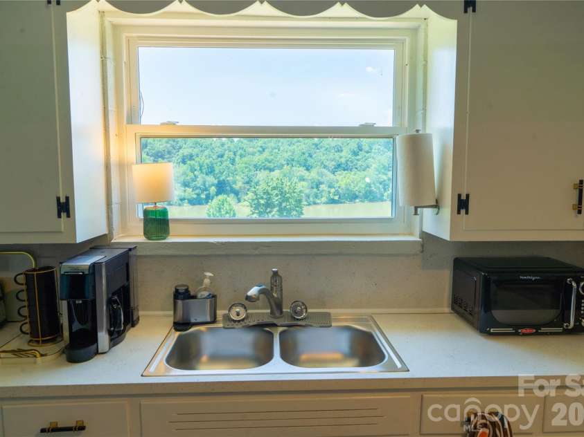 4852 Midway Sand Road, Hickory, NC 28601.  MLS# CAR4405088, YatesRealty ID 38348. 