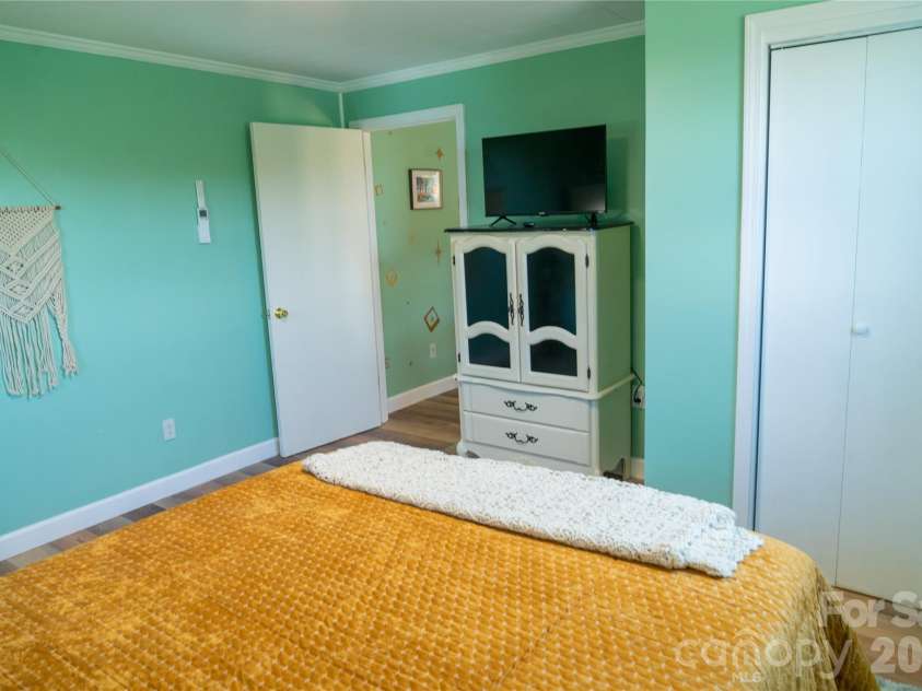 4852 Midway Sand Road, Hickory, NC 28601.  MLS# CAR4405088, YatesRealty ID 38348. 