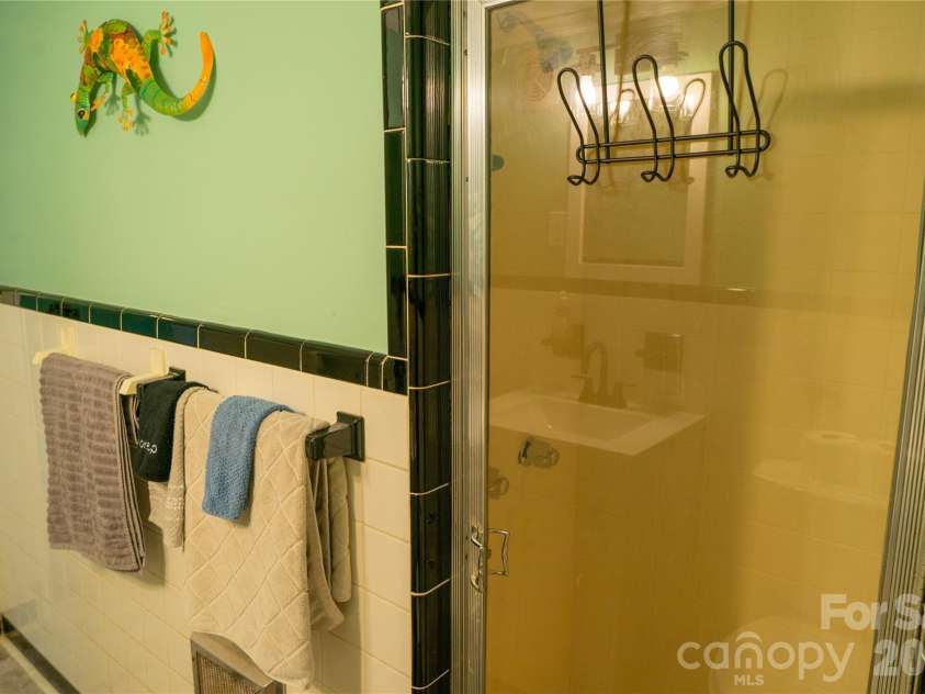 4852 Midway Sand Road, Hickory, NC 28601.  MLS# CAR4405088, YatesRealty ID 38348. 