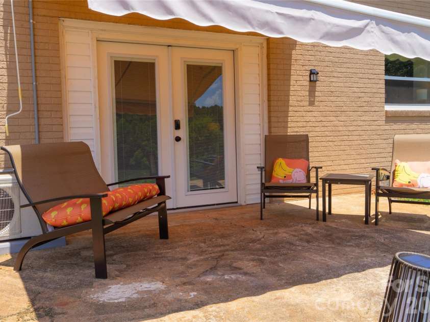 4852 Midway Sand Road, Hickory, NC 28601.  MLS# CAR4405088, YatesRealty ID 38348. 