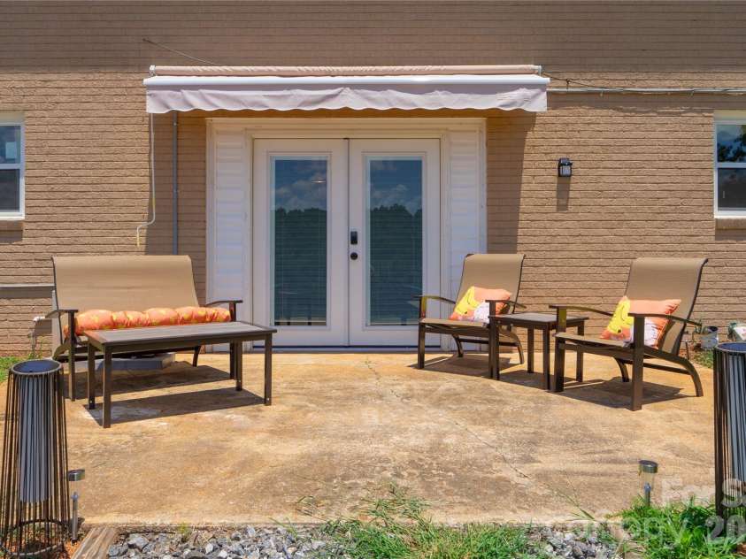 4852 Midway Sand Road, Hickory, NC 28601.  MLS# CAR4405088, YatesRealty ID 38348. 