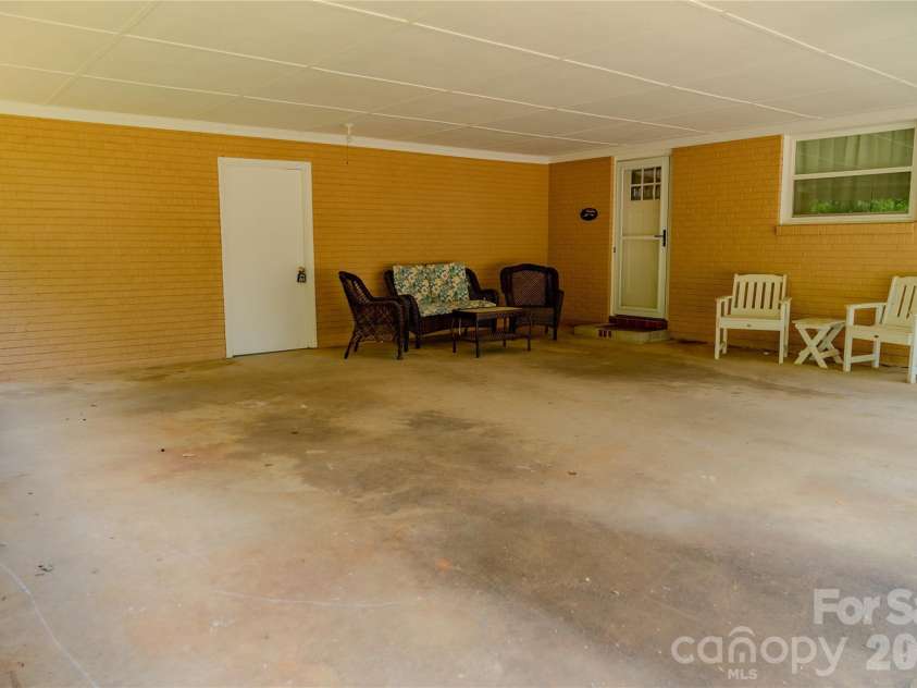 4852 Midway Sand Road, Hickory, NC 28601.  MLS# CAR4405088, YatesRealty ID 38348. 