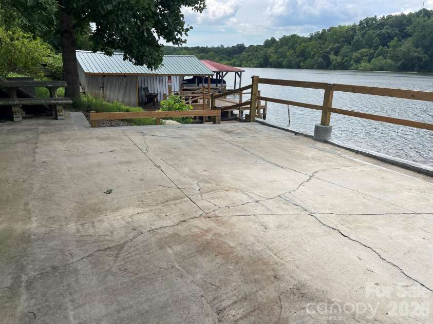 4852 Midway Sand Road, Hickory, NC 28601.  MLS# CAR4405088, YatesRealty ID 38348. 