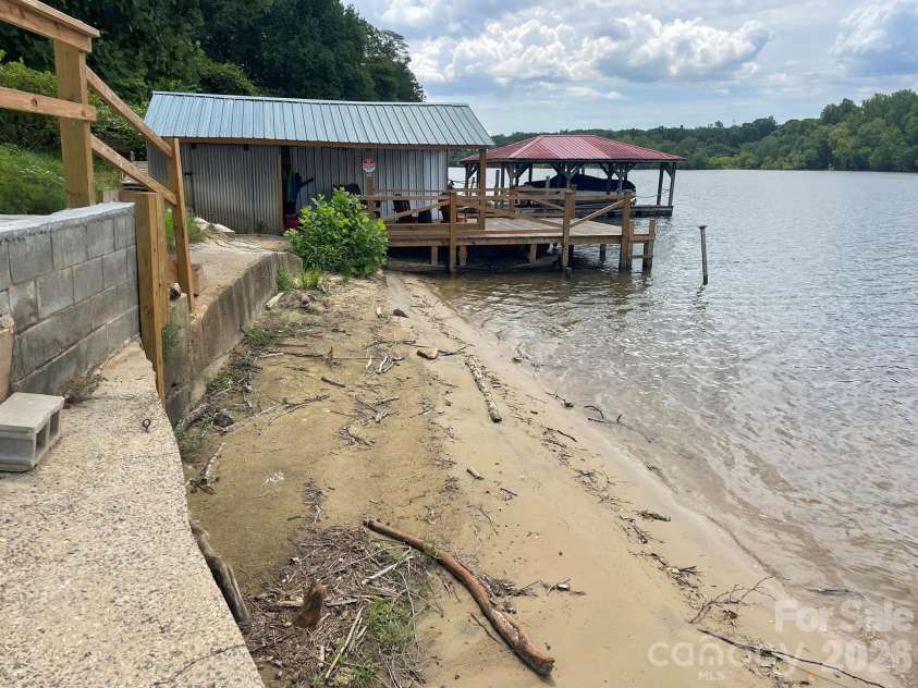4852 Midway Sand Road, Hickory, NC 28601.  MLS# CAR4405088, YatesRealty ID 38348. 