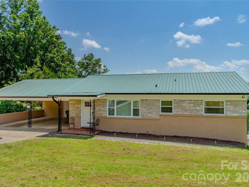 4852 Midway Sand Road, Hickory, NC 28601.  MLS# CAR4405088, YatesRealty ID 38348. 