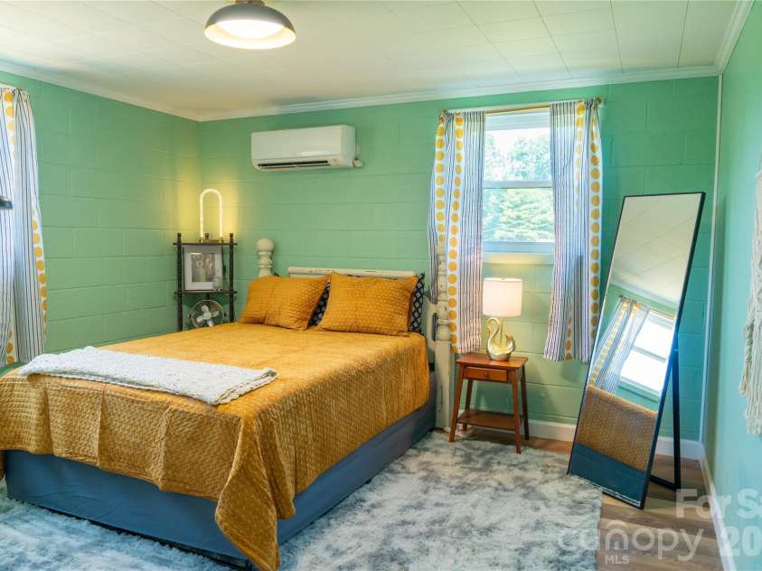4852 Midway Sand Road, Hickory, NC 28601.  MLS# CAR4405088, YatesRealty ID 38348. Lower level bed
