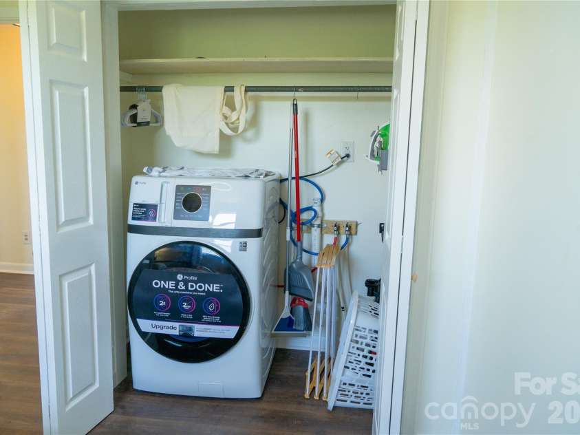 4852 Midway Sand Road, Hickory, NC 28601.  MLS# CAR4405088, YatesRealty ID 38348. Main level laundry