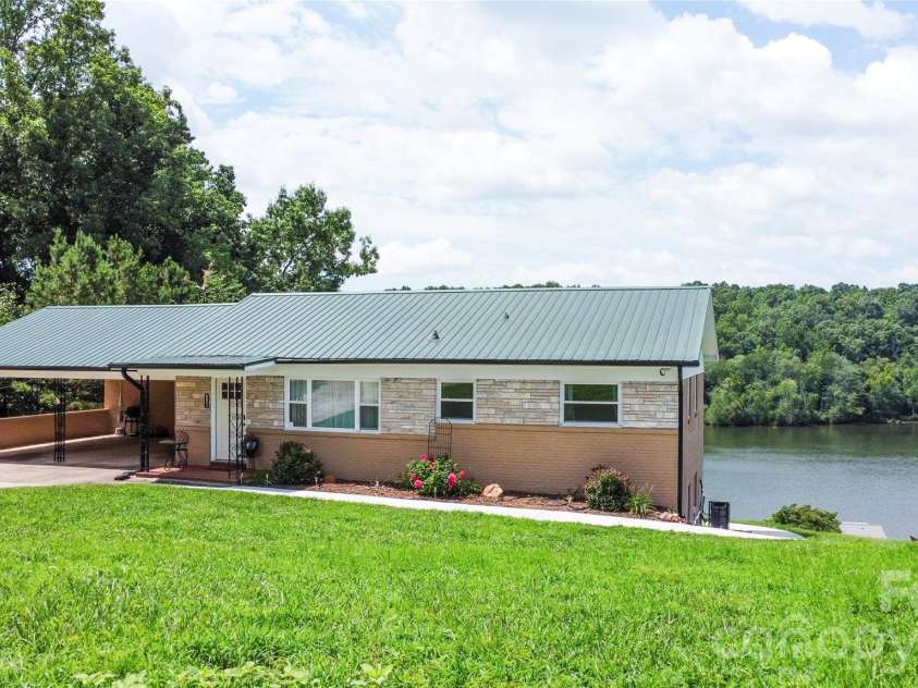 4852 Midway Sand Road, Hickory, NC 28601.  MLS# CAR4408754, YatesRealty ID 38348. 