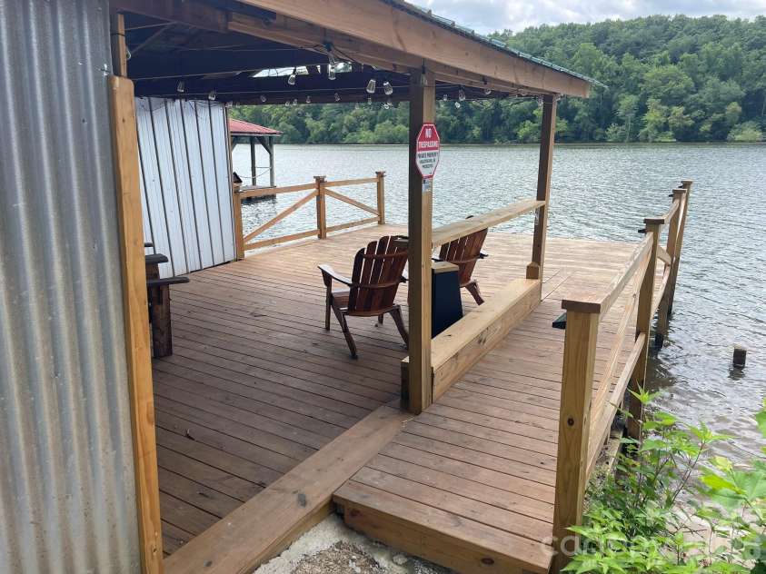 4852 Midway Sand Road, Hickory, NC 28601.  MLS# CAR4408754, YatesRealty ID 38348. 