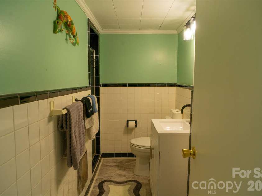 4852 Midway Sand Road, Hickory, NC 28601.  MLS# CAR4408754, YatesRealty ID 38348. 