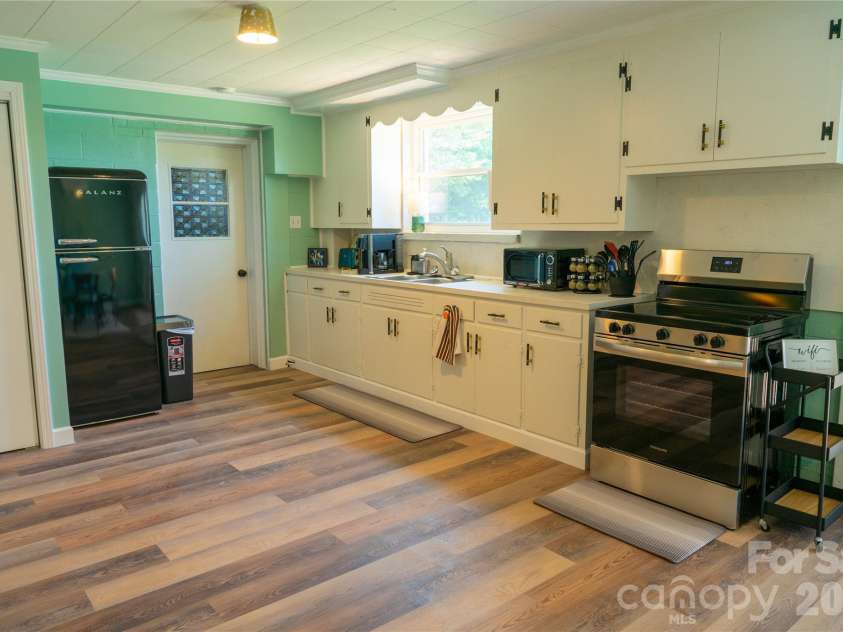4852 Midway Sand Road, Hickory, NC 28601.  MLS# CAR4408754, YatesRealty ID 38348. 