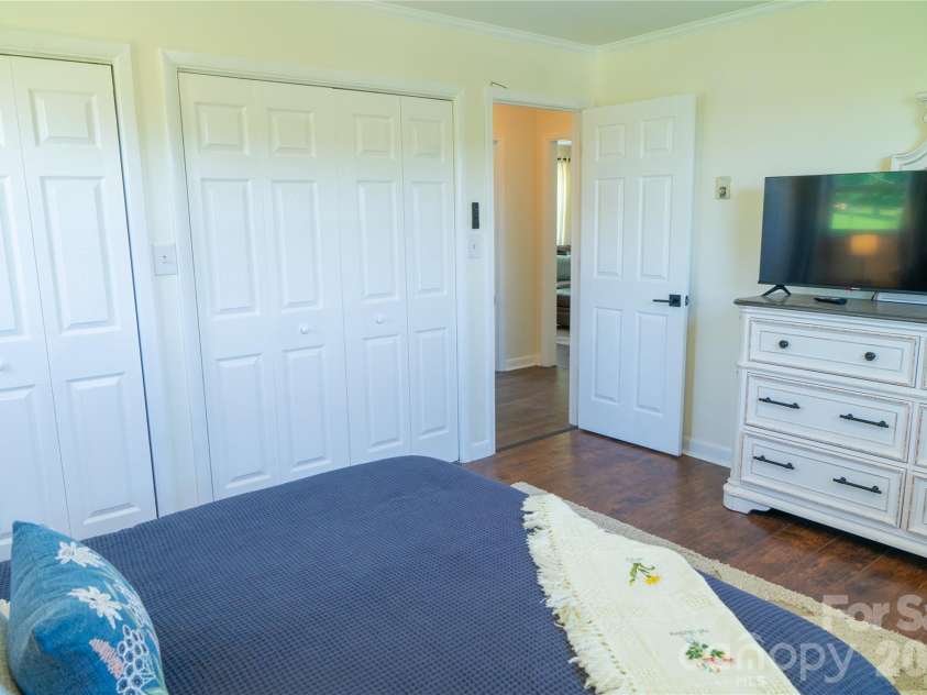 4852 Midway Sand Road, Hickory, NC 28601.  MLS# CAR4408754, YatesRealty ID 38348. 