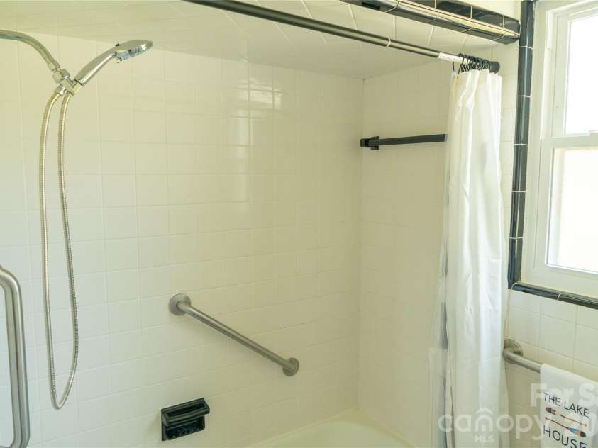 4852 Midway Sand Road, Hickory, NC 28601.  MLS# CAR4408754, YatesRealty ID 38348. 