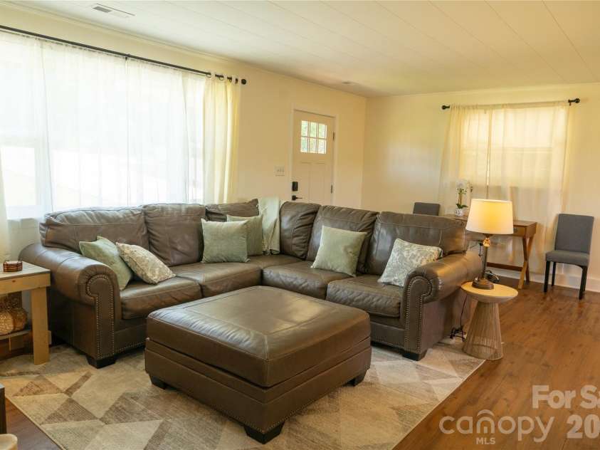 4852 Midway Sand Road, Hickory, NC 28601.  MLS# CAR4408754, YatesRealty ID 38348. 