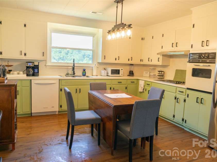 4852 Midway Sand Road, Hickory, NC 28601.  MLS# CAR4408754, YatesRealty ID 38348. 