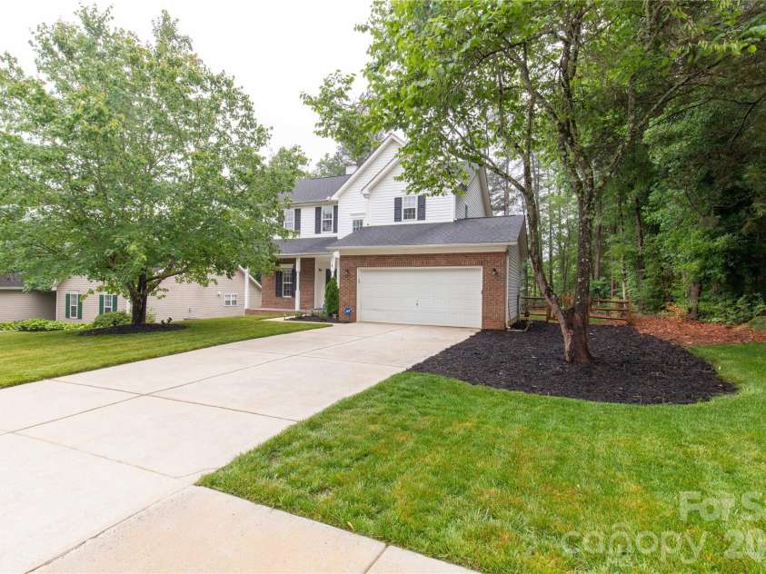 12819 Matisse Lane, Charlotte, NC 28215.  MLS# CAR4401166, YatesRealty ID 38349. 