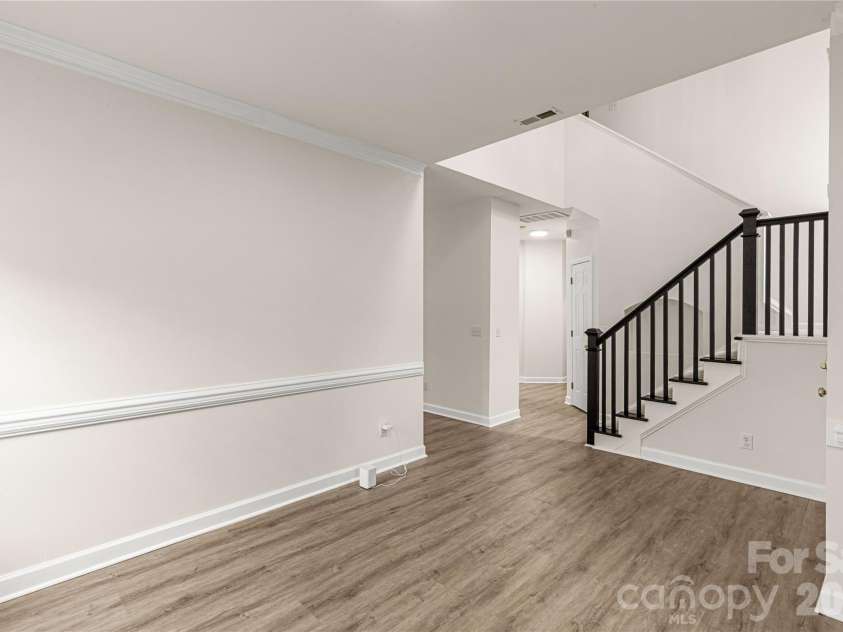 12819 Matisse Lane, Charlotte, NC 28215.  MLS# CAR4401166, YatesRealty ID 38349. 